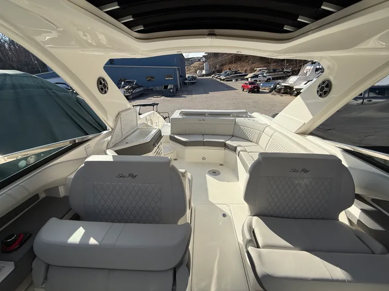 Slide: The Image of Sea Ray SLX 310 2026 - 31