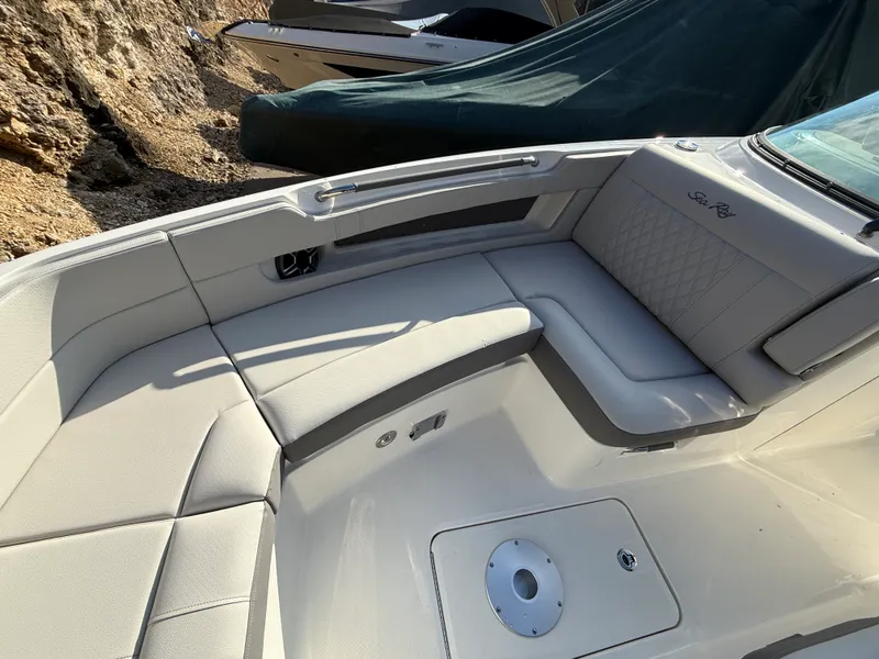 Slide: The Image of Sea Ray SLX 310 2026 - 35