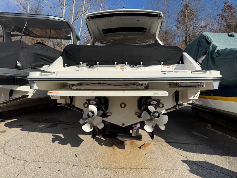 Slide: The Image of Sea Ray SLX 310 2026 - 4