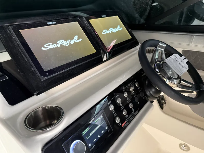 Slide: The Image of Sea Ray SLX 310 2026 - 41