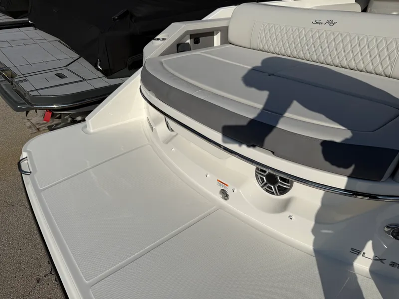Slide: The Image of Sea Ray SLX 310 2026 - 7