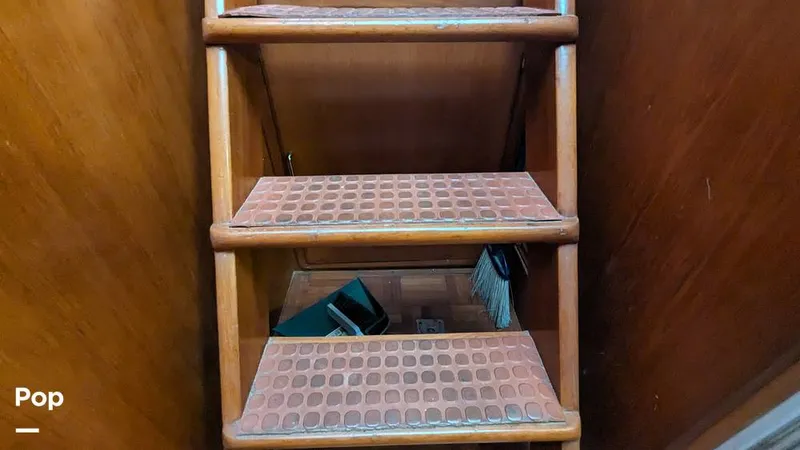 Slide: The Image of Jefferson 42 Aft Cabin Motor Yacht 1986 - 14196077