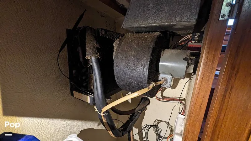 Slide: The Image of Jefferson 42 Aft Cabin Motor Yacht 1986 - 14196102