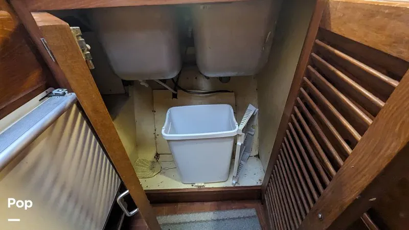 Slide: The Image of Jefferson 42 Aft Cabin Motor Yacht 1986 - 14196116