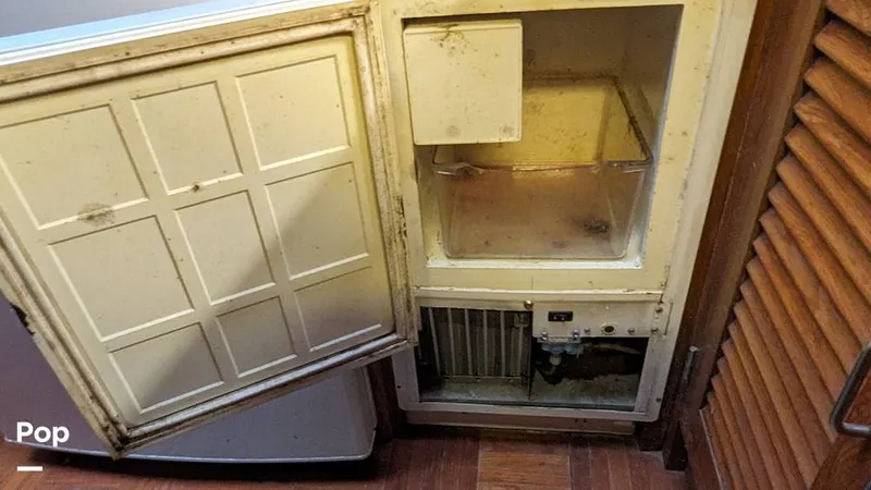 Slide: The Image of Jefferson 42 Aft Cabin Motor Yacht 1986 - 14196049