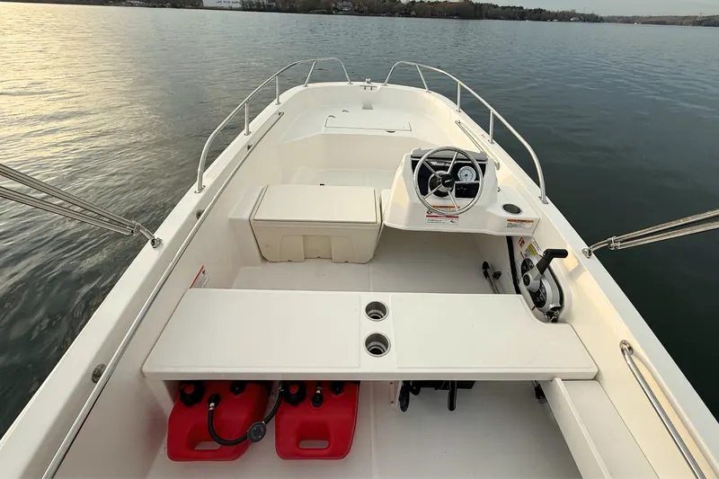 Slide: The Image of Boston Whaler 160 Super Sport 2026 - 10