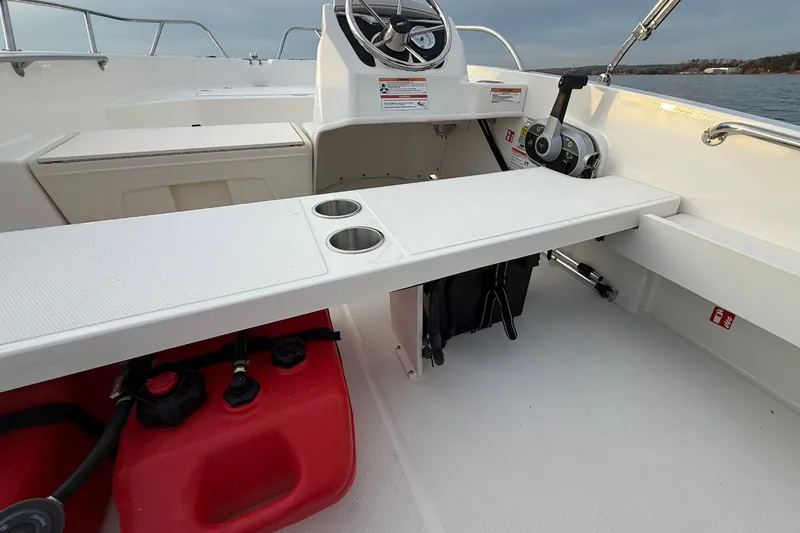 Slide: The Image of Boston Whaler 160 Super Sport 2026 - 12