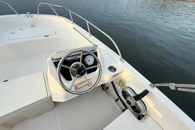 Slide: The Image of Boston Whaler 160 Super Sport 2026 - 15