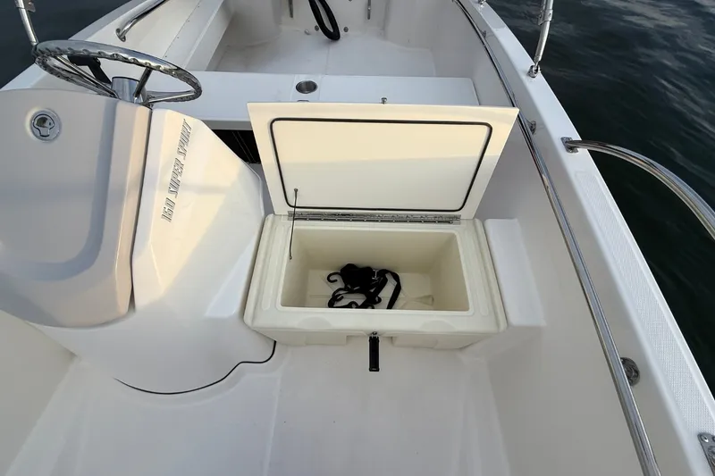 Slide: The Image of Boston Whaler 160 Super Sport 2026 - 19