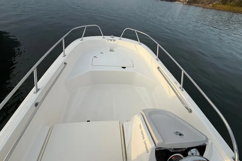 Slide: The Image of Boston Whaler 160 Super Sport 2026 - 20