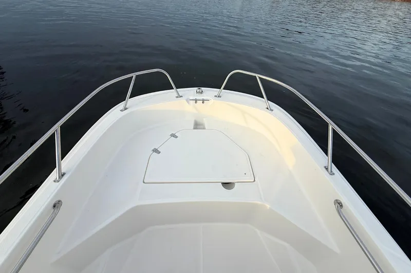 Slide: The Image of Boston Whaler 160 Super Sport 2026 - 21