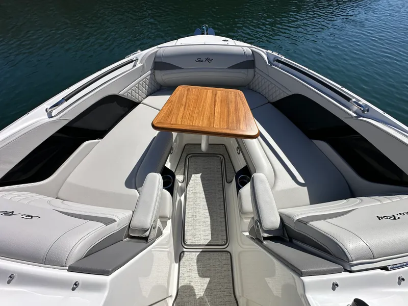 Slide: The Image of Sea Ray SLX 260 2026 - 10