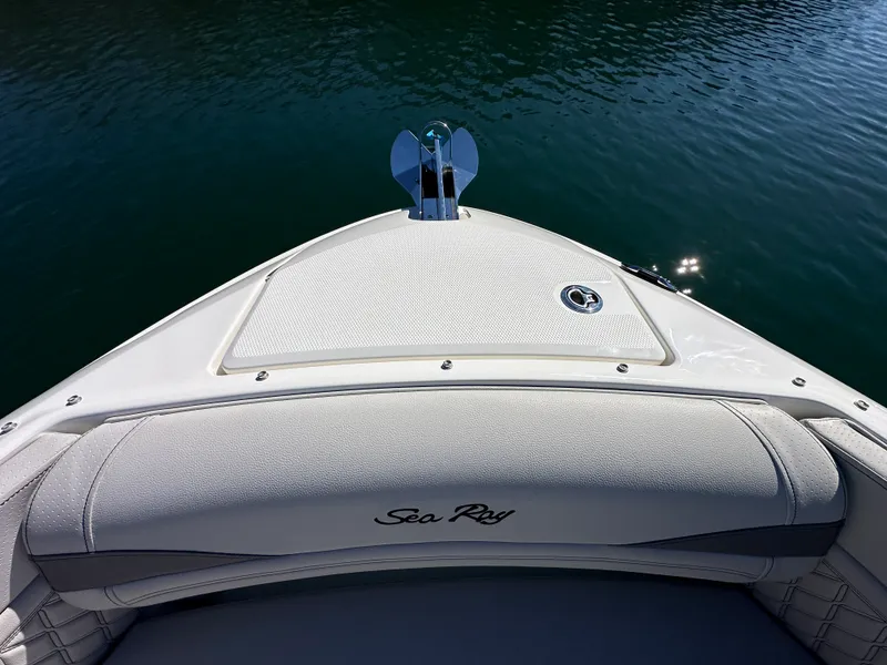Slide: The Image of Sea Ray SLX 260 2026 - 11