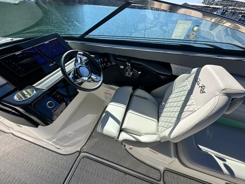 Slide: The Image of Sea Ray SLX 260 2026 - 12