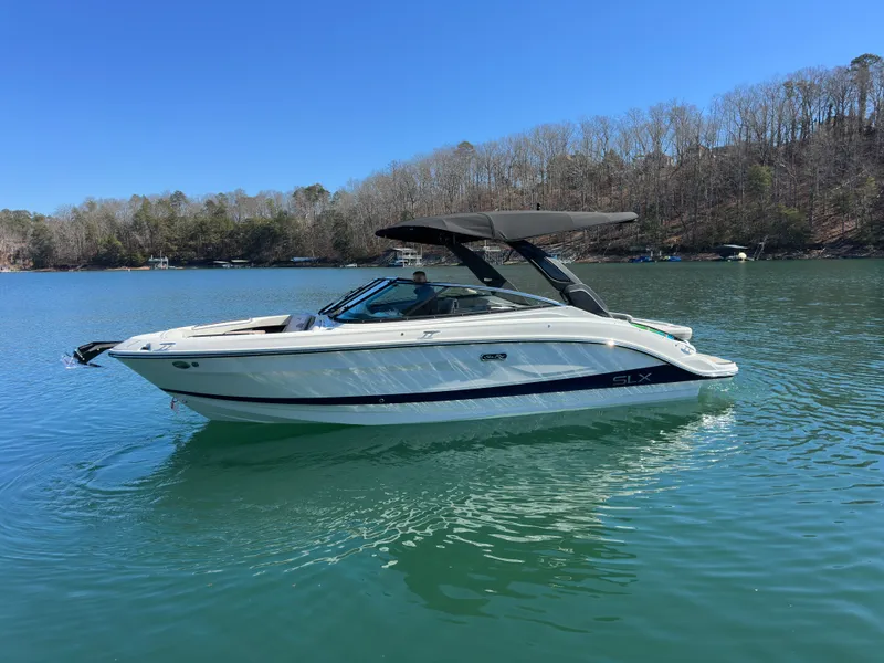 Slide: The Image of Sea Ray SLX 260 2026 - 2