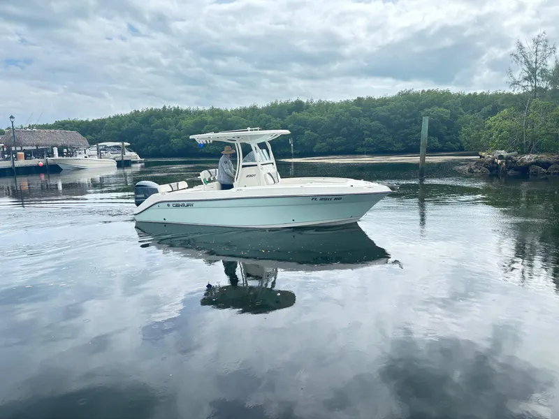 The Image of Century 2301 CENTER CONSOLE 2017 - 0