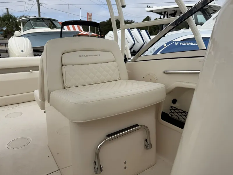 Slide: The Image of Grady-White Freedom 275 2026 - 27