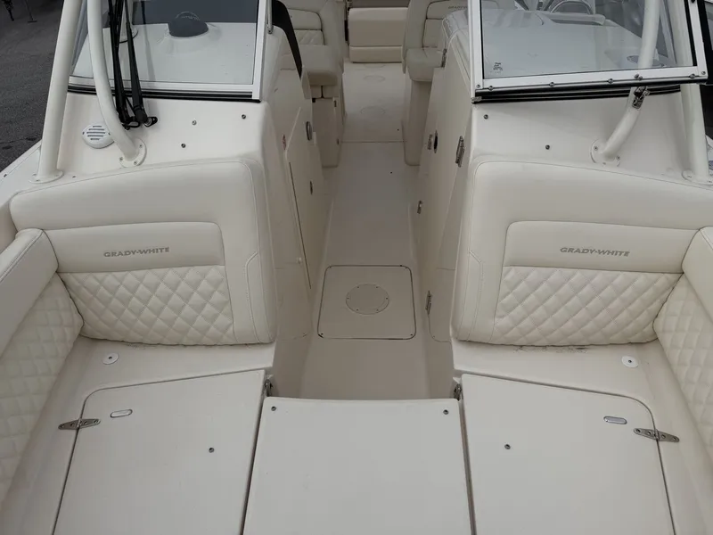 Slide: The Image of Grady-White Freedom 275 2026 - 32