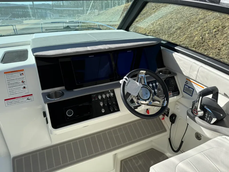 Slide: The Image of Sea Ray Sundancer 320 2026 - 20