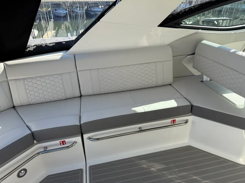 Slide: The Image of Sea Ray Sundancer 320 2026 - 31