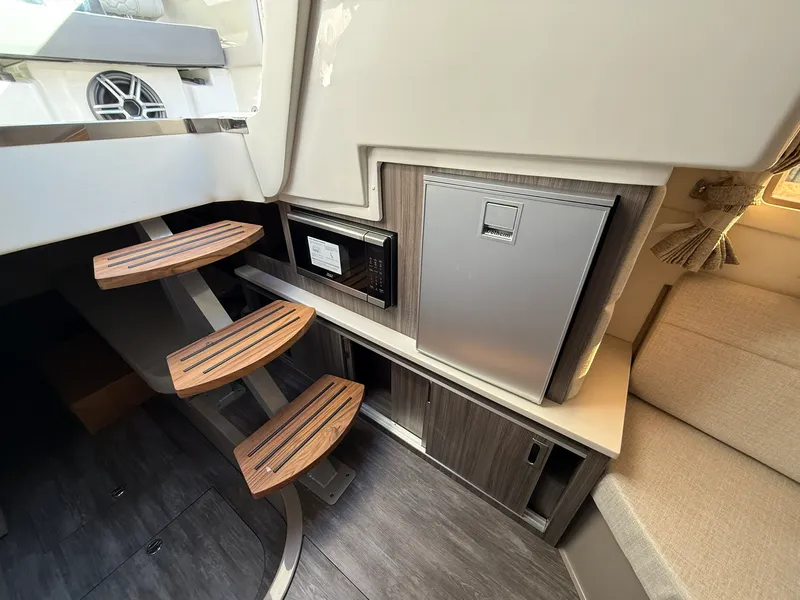 Slide: The Image of Sea Ray Sundancer 320 2026 - 34