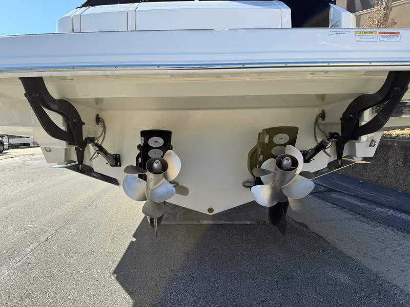 Slide: The Image of Sea Ray Sundancer 320 2026 - 4