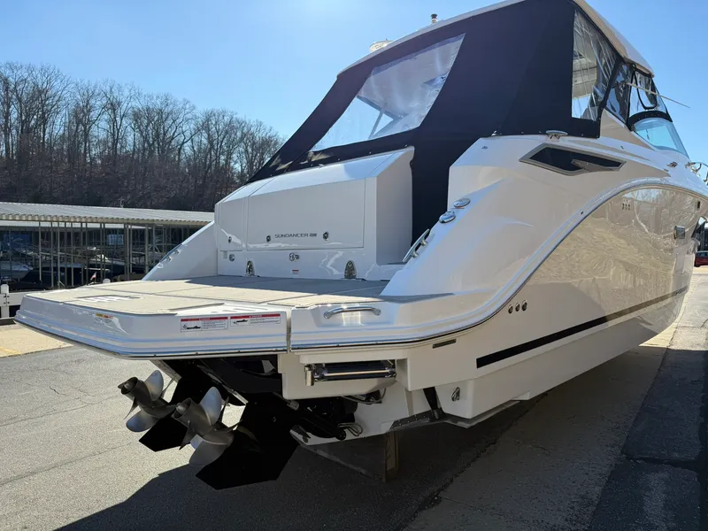 Slide: The Image of Sea Ray Sundancer 320 2026 - 5