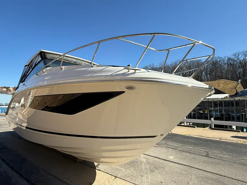 Slide: The Image of Sea Ray Sundancer 320 2026 - 7