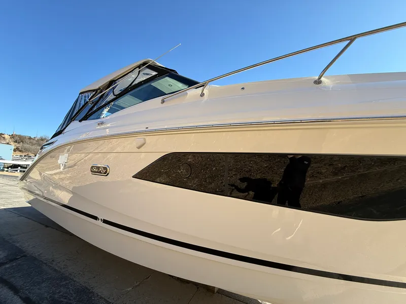 Slide: The Image of Sea Ray Sundancer 320 2026 - 8