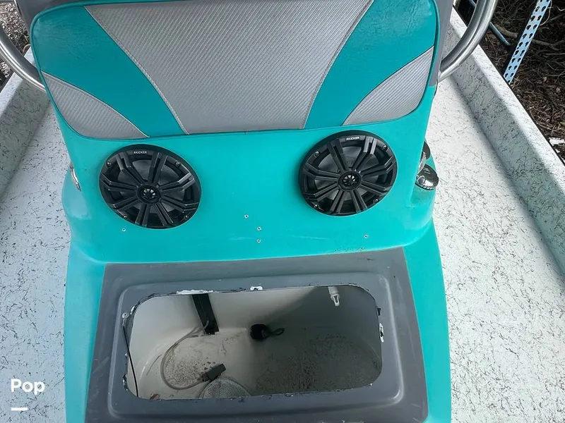 Slide: The Image of Bow under seat baitwell - 15733148