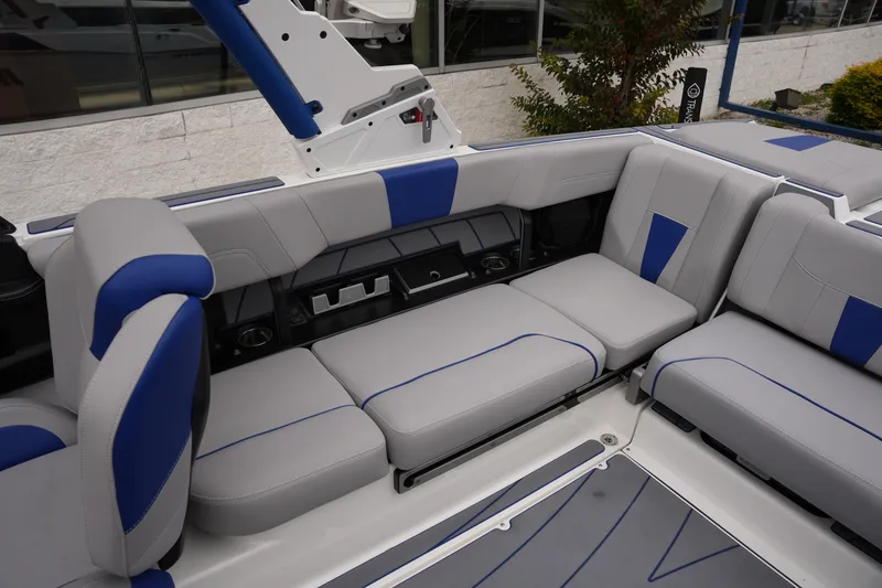 Slide: The Image of Malibu WAKESETTER 23 LSV 2022 - 12