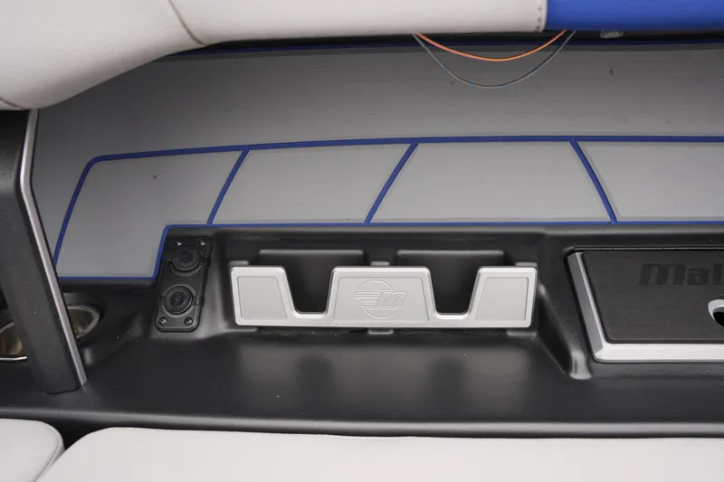 Slide: The Image of Malibu WAKESETTER 23 LSV 2022 - 28