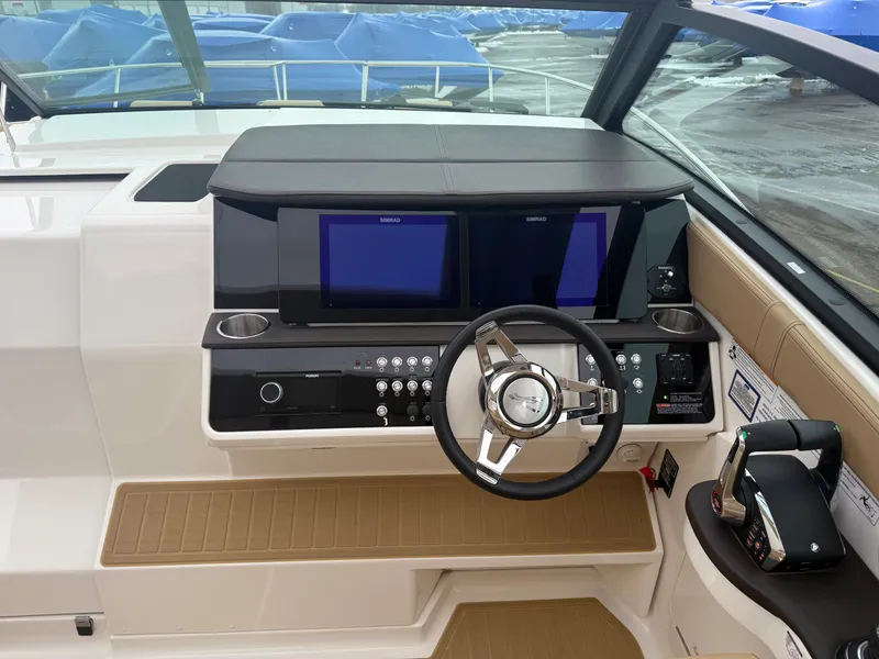 Slide: The Image of Sea Ray 320 DA 2023 - 14