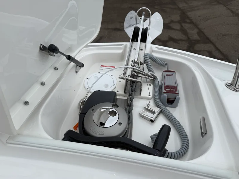 Slide: The Image of Sea Ray 320 DA 2023 - 18