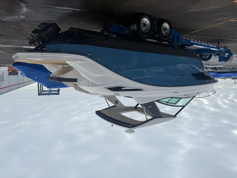 Slide: The Image of Sea Ray 320 DA 2023 - 2