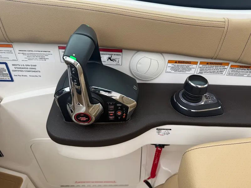 Slide: The Image of Sea Ray 320 DA 2023 - 23