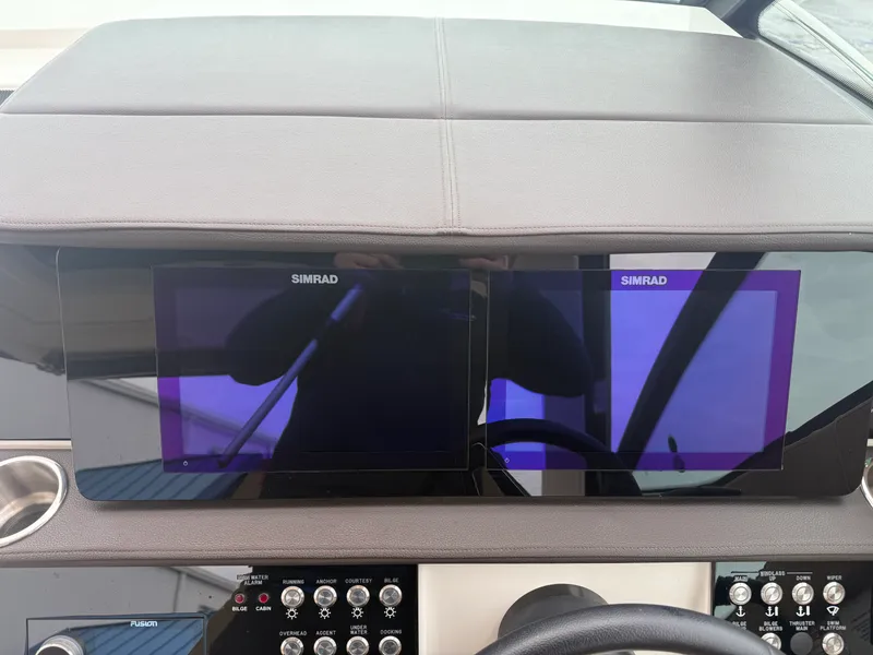 Slide: The Image of Sea Ray 320 DA 2023 - 45