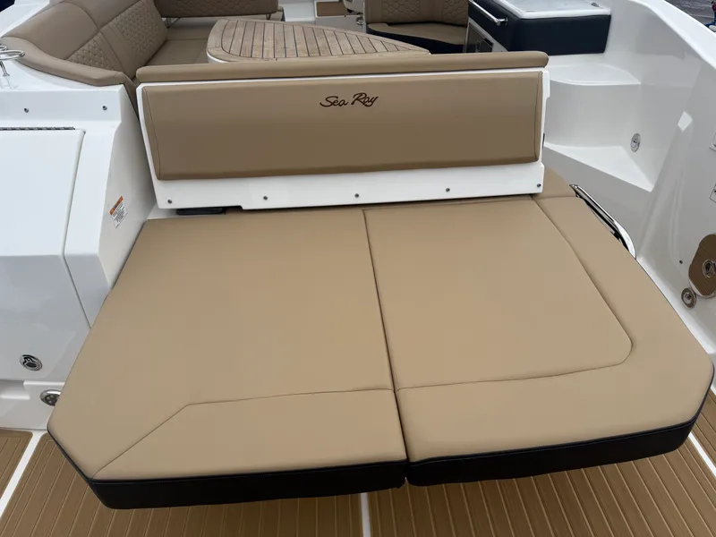Slide: The Image of Sea Ray 320 DA 2023 - 5