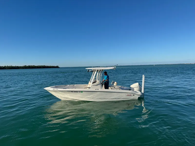 The Image of Boston Whaler 220 DAUNTLESS 2025 - 0