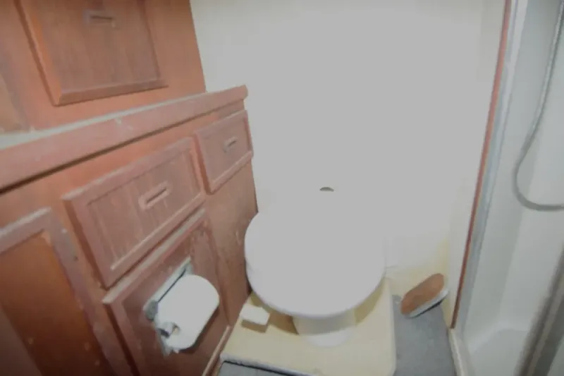 Slide: The Image of Uniflite 42 Double Cabin 1977 - 12