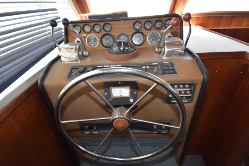 Slide: The Image of Uniflite 42 Double Cabin 1977 - 13