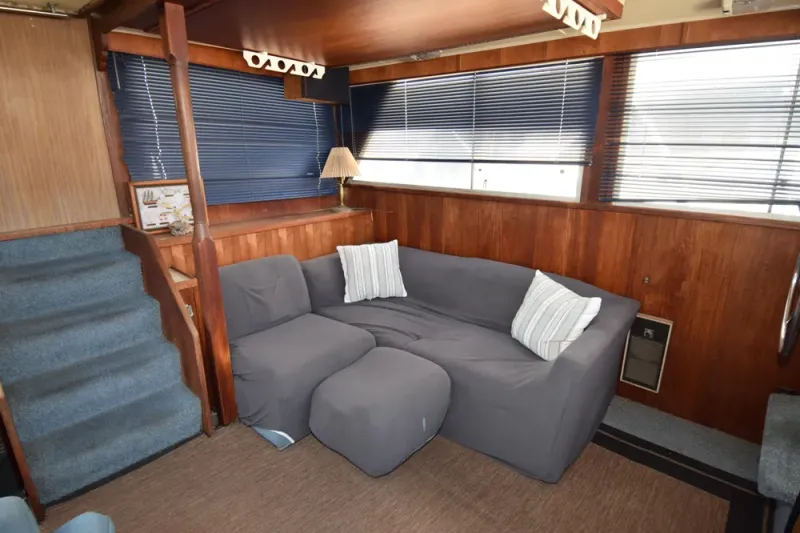 Slide: The Image of Uniflite 42 Double Cabin 1977 - 2