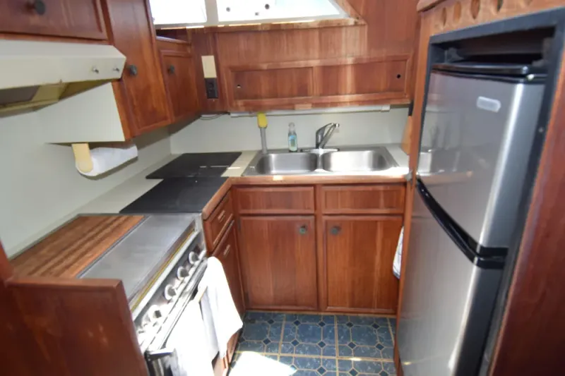 Slide: The Image of Uniflite 42 Double Cabin 1977 - 3