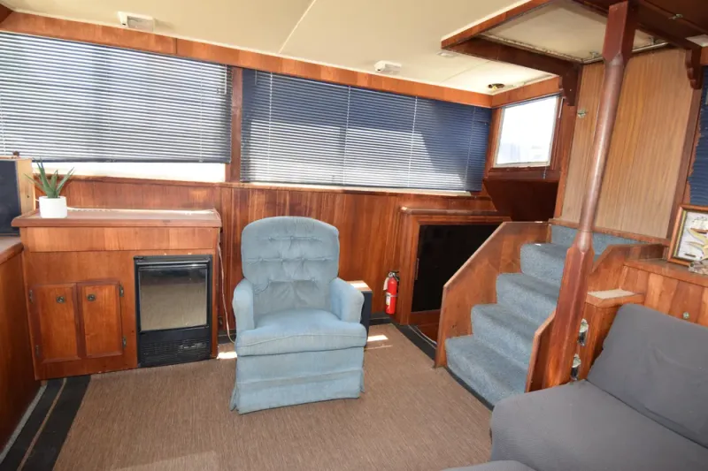 Slide: The Image of Uniflite 42 Double Cabin 1977 - 1