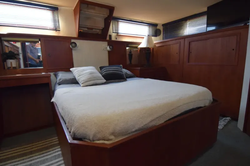 Slide: The Image of Uniflite 42 Double Cabin 1977 - 6