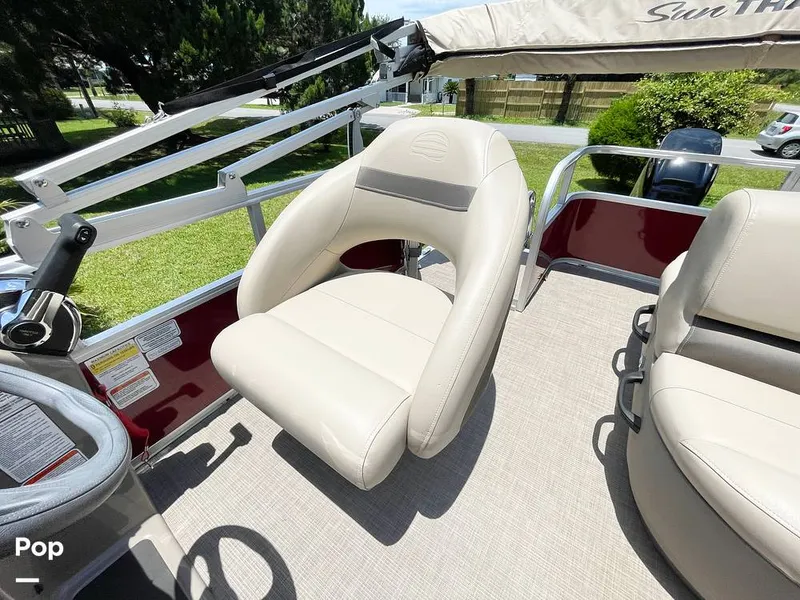 Slide: The Image of Captain's Chair - 14328991