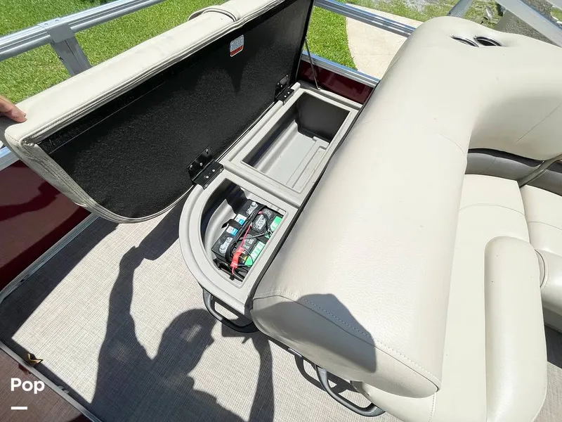 Slide: The Image of Sun Tracker Party Barge 18 DLX 2023 - 14329004