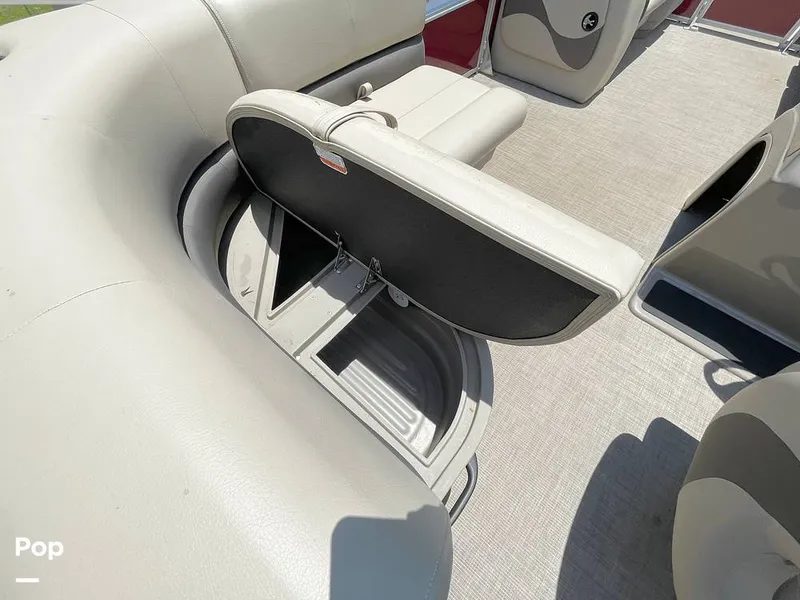 Slide: The Image of Sun Tracker Party Barge 18 DLX 2023 - 14329006