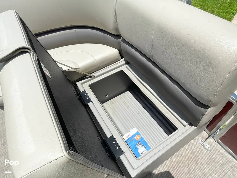 Slide: The Image of Sun Tracker Party Barge 18 DLX 2023 - 14329007