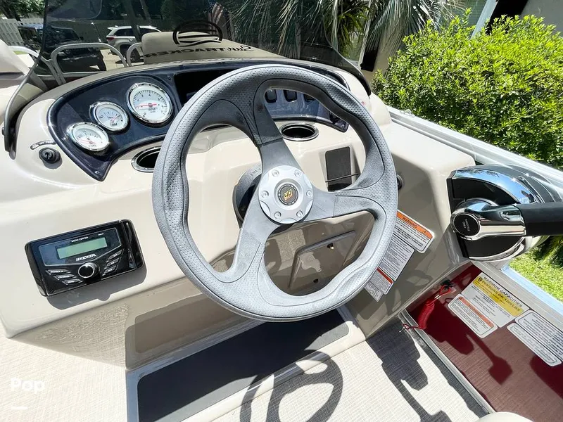 Slide: The Image of Sun Tracker Party Barge 18 DLX 2023 - 14328995